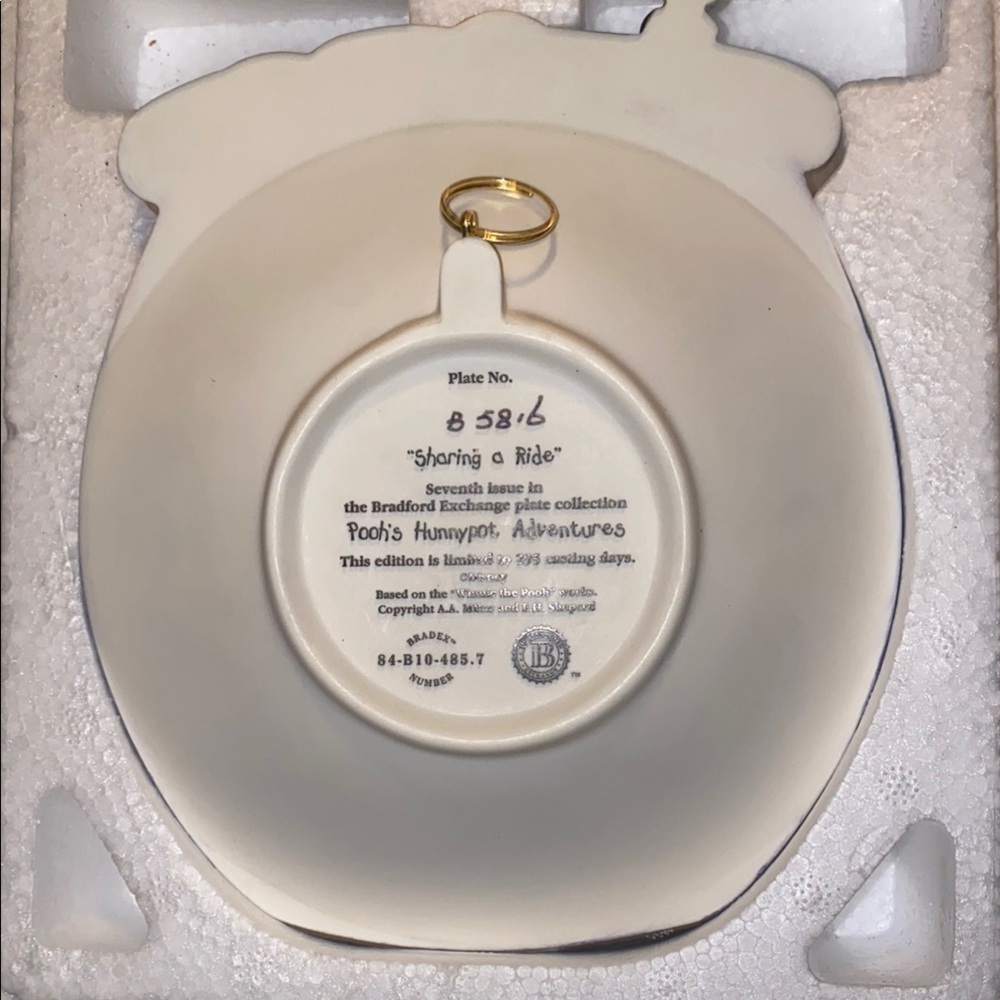 Certified Sharing A Ride B5816 Winnie the Pooh Decorative Wall Plaque - Picture 2 of 7